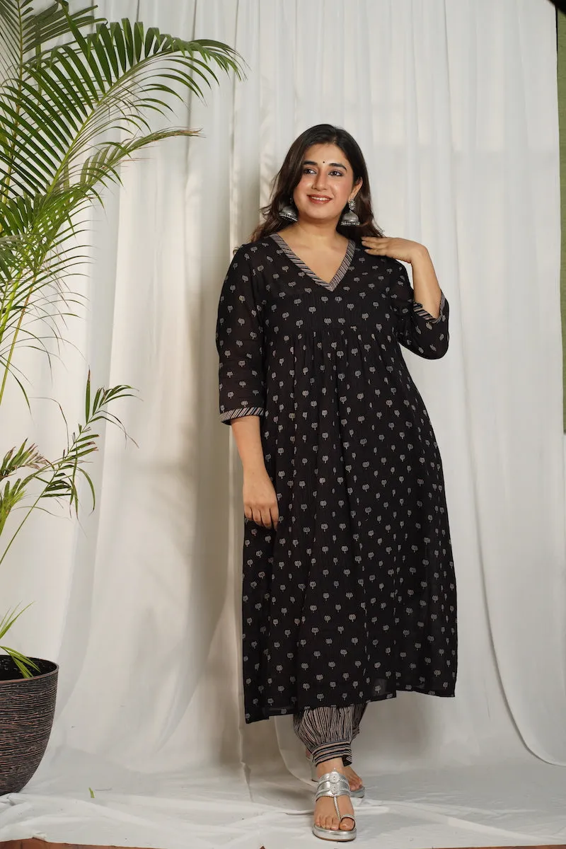 Ajrakh Lotus Pleated Mul Kurta | Relove