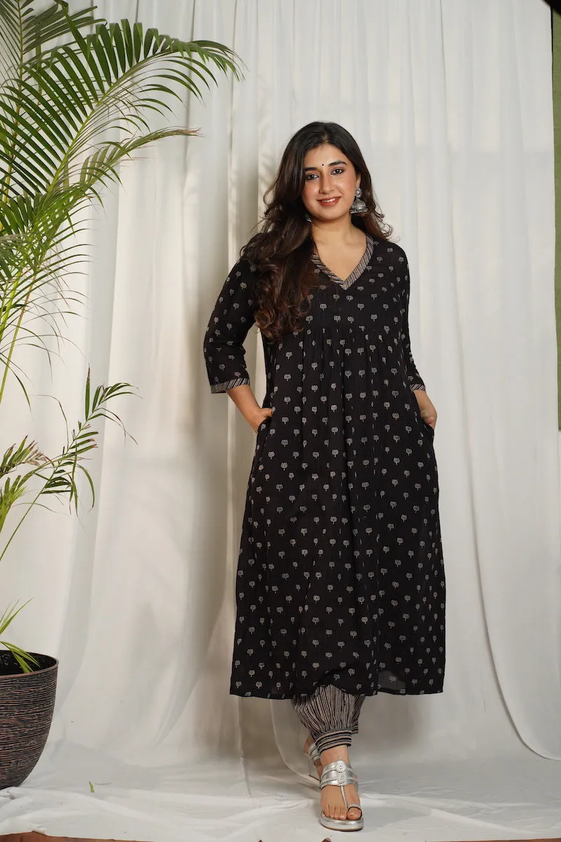 Ajrakh Lotus Pleated Mul Kurta | Relove