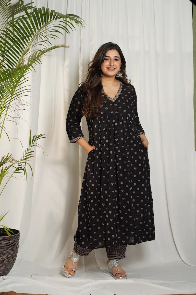 Ajrakh Lotus Pleated Mul Kurta | Relove