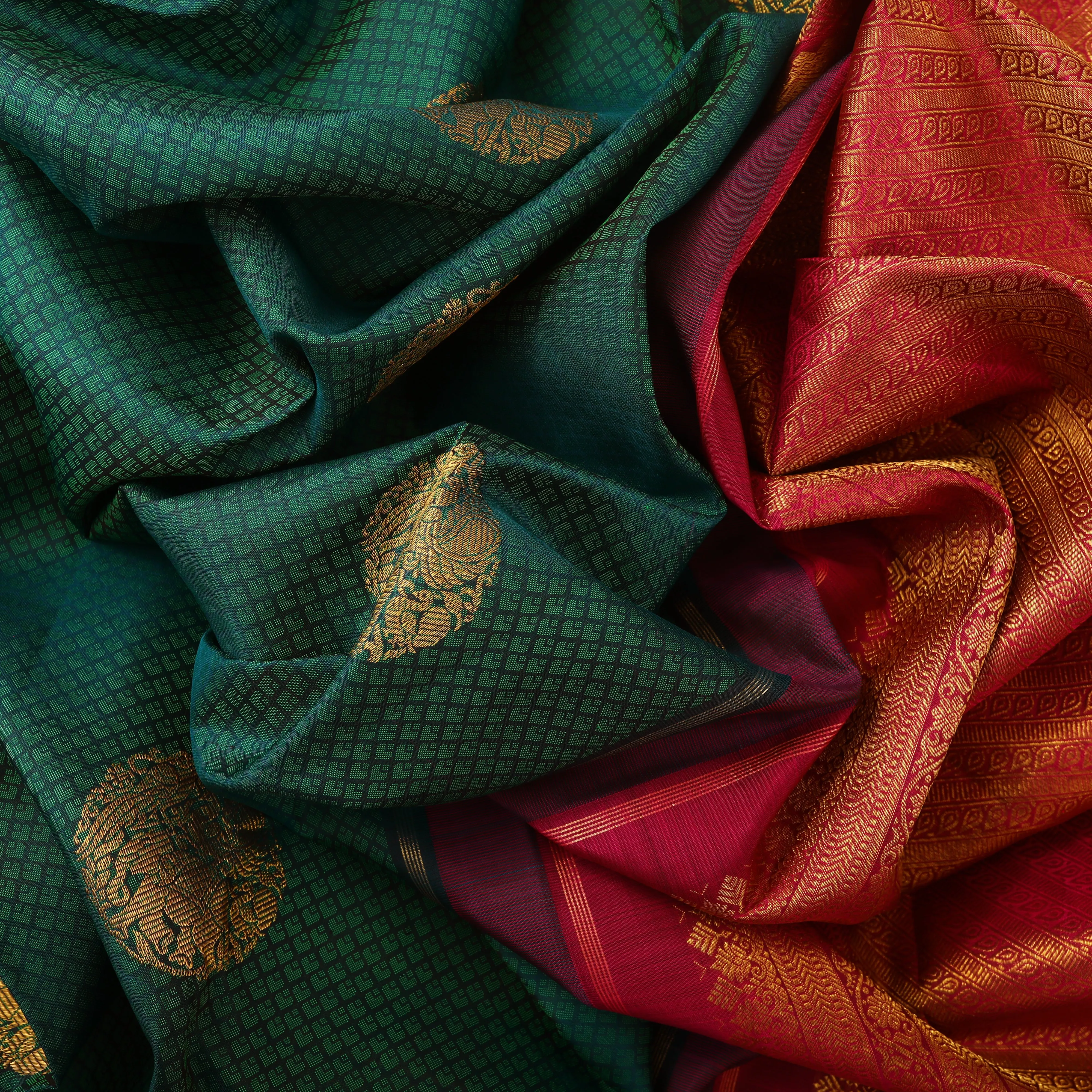 Handwoven Green with Magenta Kanjivaram Silk Saree - 198T002499DSC