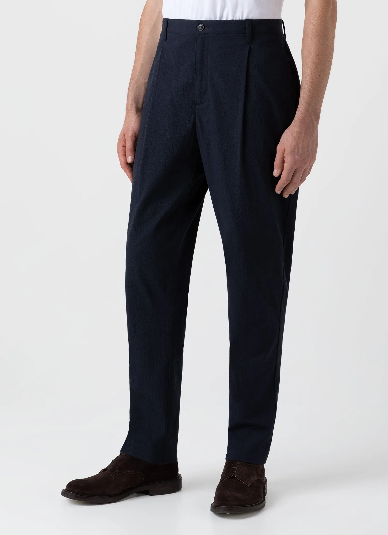 Men's Pleated Seersucker Trouser in Navy