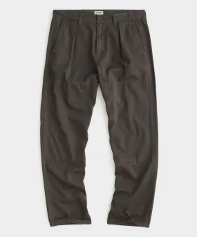 Relaxed Pleated Work Pant in Tabac